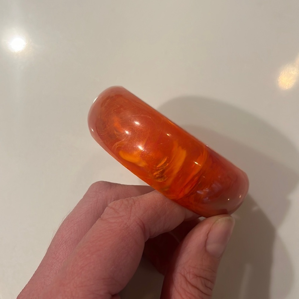 Orange lucite women’s bracelet - Picture 2 of 6
